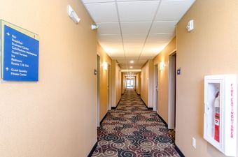 Hotel Cobblestone Inn & Suites - Oberlin