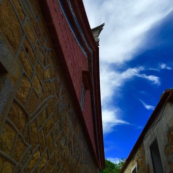 Bed & Breakfast Tomato Red