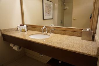 Hotel Doubletree By Hilton Tulsa - Warren Place