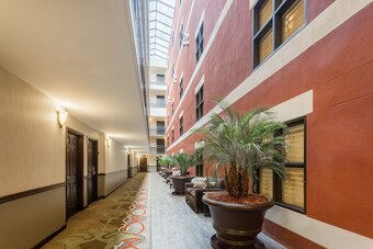 Hotel Staybridge Suites Savannah Historic District