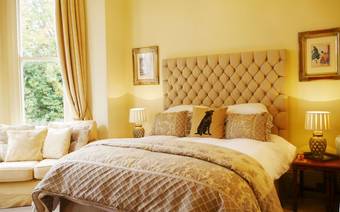 Muntham Holiday Apartments & Town House