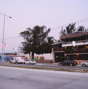 Azul Hotel & Restaurante