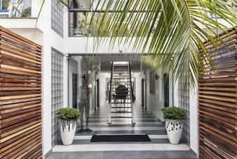 Hotel Owl And The Pussycat