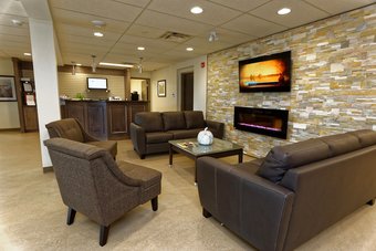 Hotel Crossroads Inn & Suites