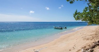 Hostal Barefoot Kuata Island Resort