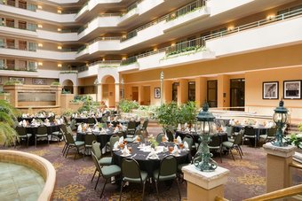 Hotel Embassy Suites Greensboro Airport