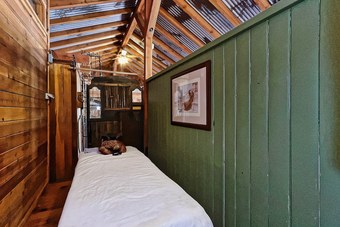 Bed & Breakfast Rhinestone Rose Inn & Wellness Center