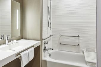 AC Hotel Cincinnati At The Banks