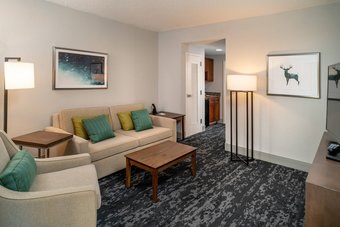 Delta Hotels By Marriott Huntington Mall