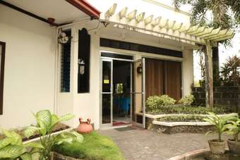 Hotel Mayon View Garden Apartelle & Restaurant