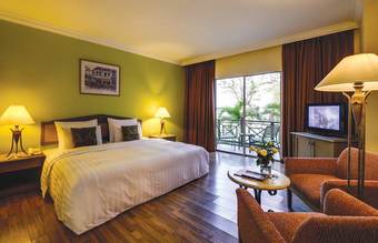 Hotel The Qamar Paka