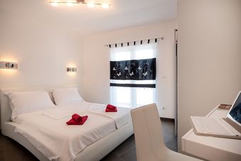 Sunny Sky Apartments Beneath Biokovo