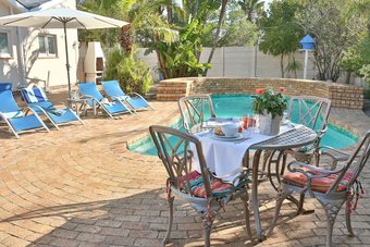 Hotel Baywatch Guest House & Tours