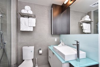 Applewood Suites - Front Street West