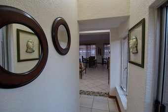 Hotel Summer Garden Guest House (urban Jungle)