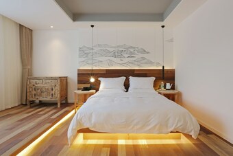 Shuzhongyi Travelling With Hotel