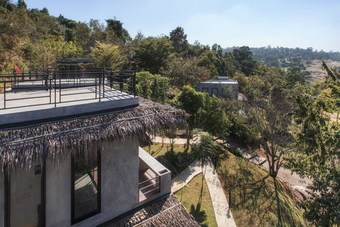 Hotel Twelve Oclock Resort