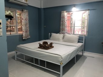 Hotel Parichart Place