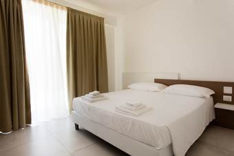 Luna Minoica Suites & Apartments