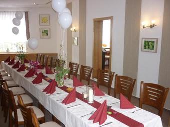 Hostal Hotel Waldhaus-hutzelh�h