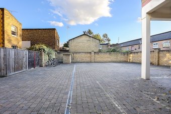 Spacious 4 Bedroom Home In East London