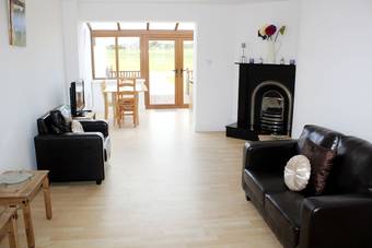 Hookless Holiday Homes