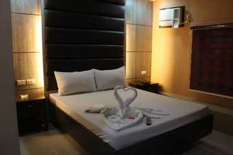 Hotel El Vistra Travellers Inn & Coffee Shop