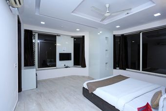 Hotel Oyo 8305 Blessings Inn