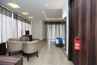 Hotel Oyo 9667 Sashtrdhara Road