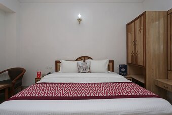 Oyo 10072 Hotel Amrit Regency