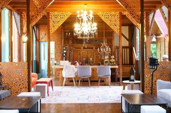 Hotel Bleu Verde I Am Colors