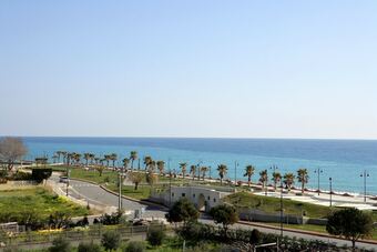 Apartment With 2 Bedrooms In Caulonia Marina, With Wonderful Sea View, Pool Access, Furnished Balcony - 100 M From The Beach