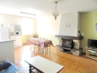 House With 2 Bedrooms In Saint-laurent-la-roche, With Enclosed Garden - 40 Km From The Beach