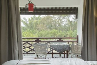 Hotel Snow Lion Riverside Resort