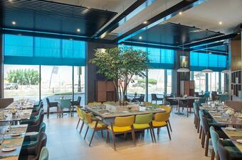 Hotel Wyndham Garden Ajman Corniche