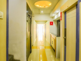 Oyo 4387 Hotel Theem Plaaza