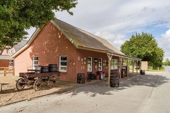 Hotel Knaplund Destillery