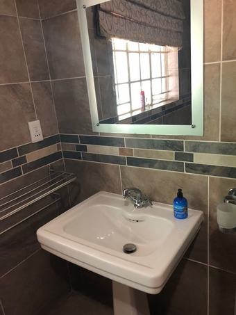 Bed & Breakfast Khuvena Guest House