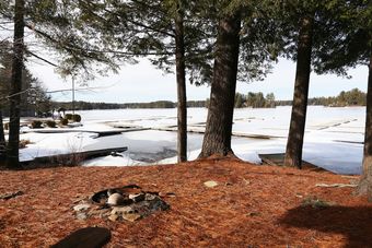 Lakefront Cottage Marina View
