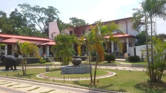 Hotel Nilambara Lake View