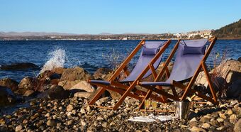 Great 3 Bedroom Home On The Lake Shore H50