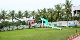 Rajhans Hotel And Resort