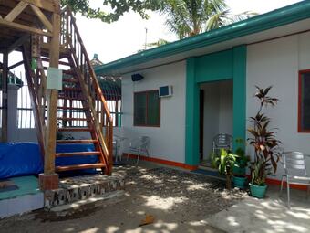 Hotel Smallfry's Beach Resort