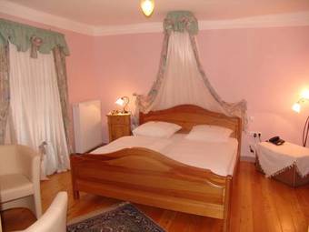 Hostal Gasthof & Weingut Zum Stern