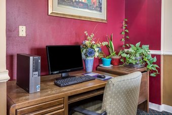 Motel Econo Lodge Inn & Suites East