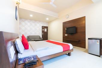 Oyo 490 Hotel Compact Maple Leaf