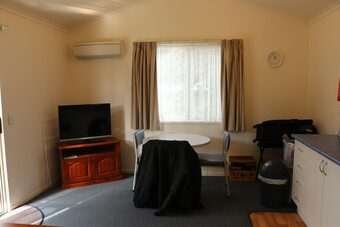 Snug Beach Cabin And Caravan Park