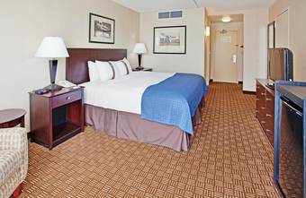 Surestay Plus Hotel By Best Western Kansas City Northeast