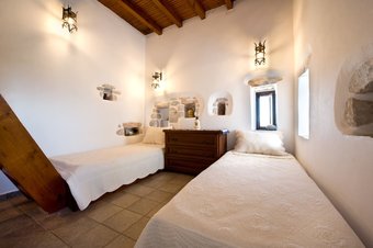 Hotel Arapakis Historic Castle