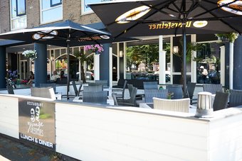 Hotel De Jonge Heertjes